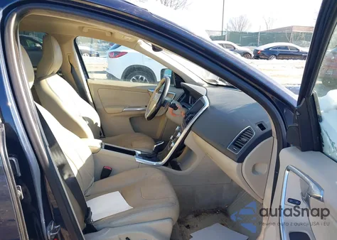 2015 Volvo Xc60 T6 из США, поврежденный, VIN YV4902RK2F2745463